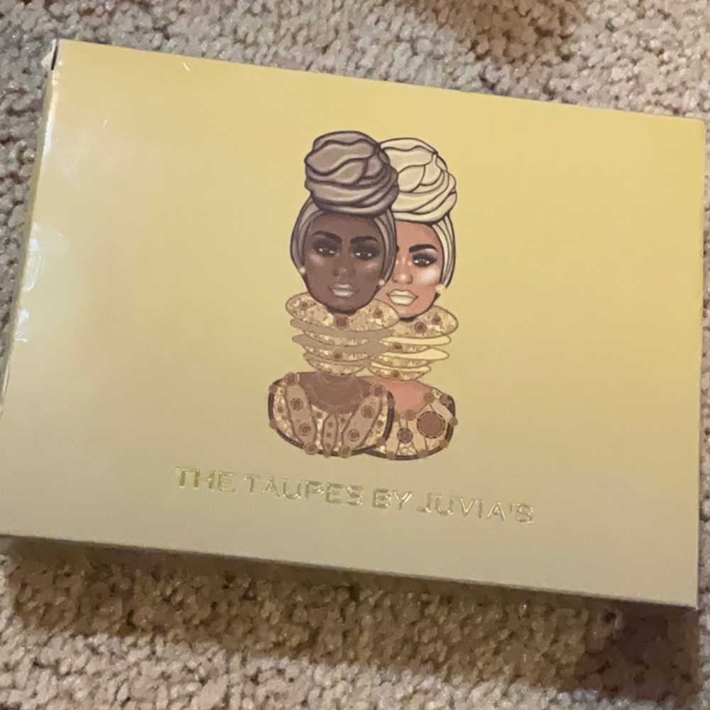BNIB Juvia’s Place Eye Shadow Palette
